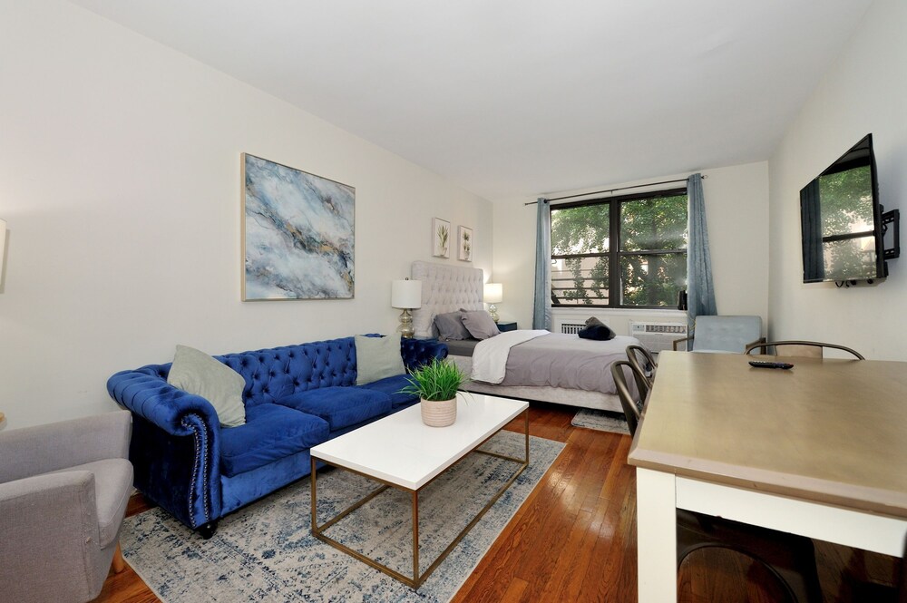 Charming UES Studio Walk to Subway Central Park
