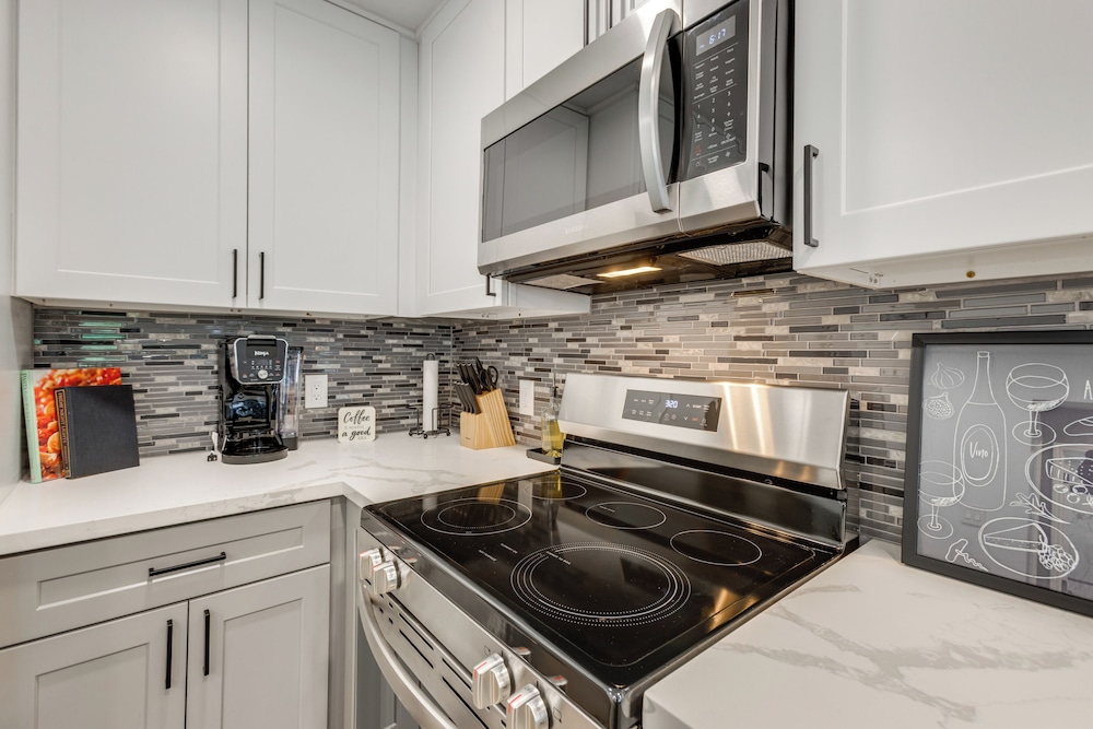 Updated Home w/ Hot Tub in Houston's Northside!