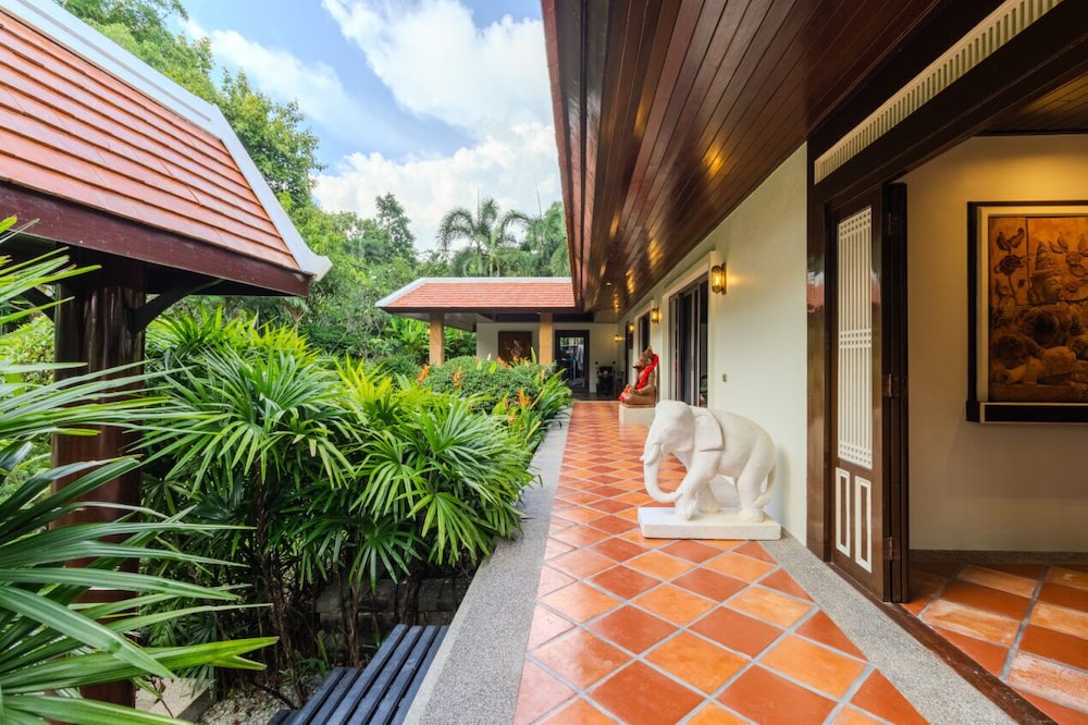 Famous Baan Bua Luxury Estate V238