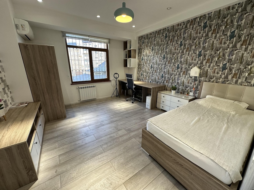 Charming 2-bed Apartment in Baku City Center