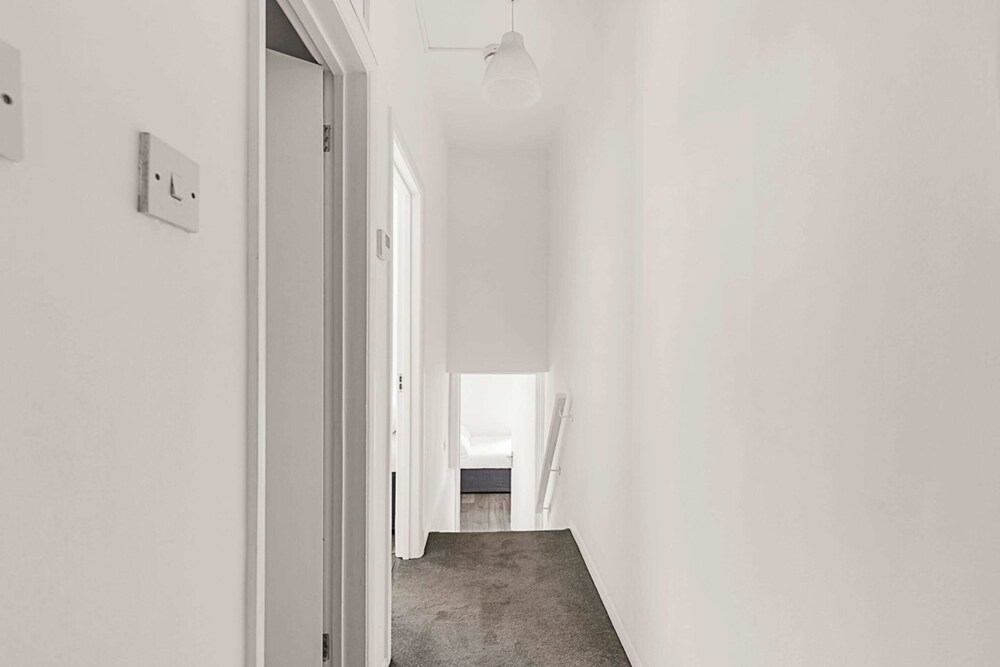 Bright and Newly Furnished Acton Apartment