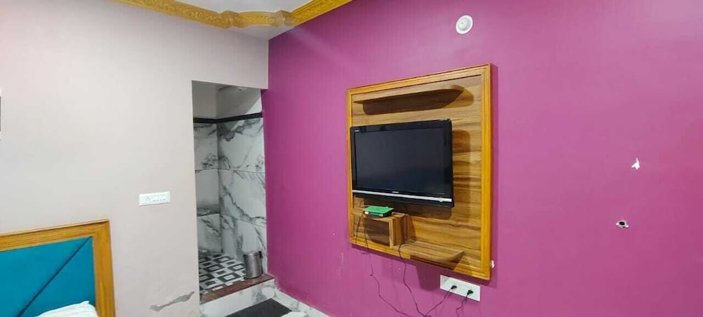 Hotel Karishma Palace Badnawar