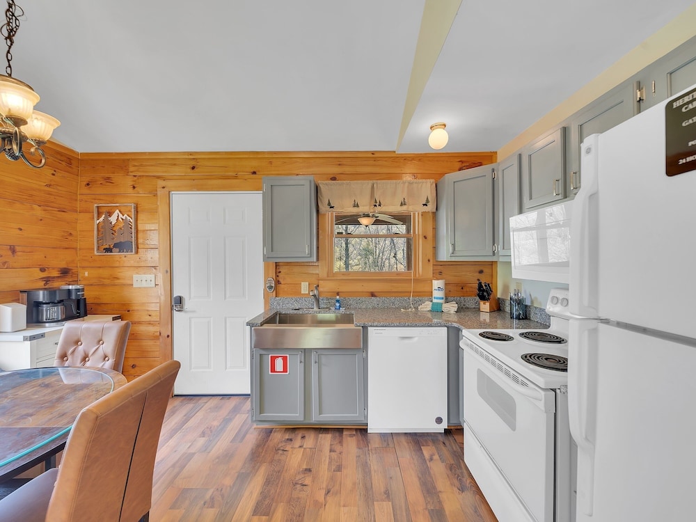 Greenbrier Woods 2 Bedroom Cabin