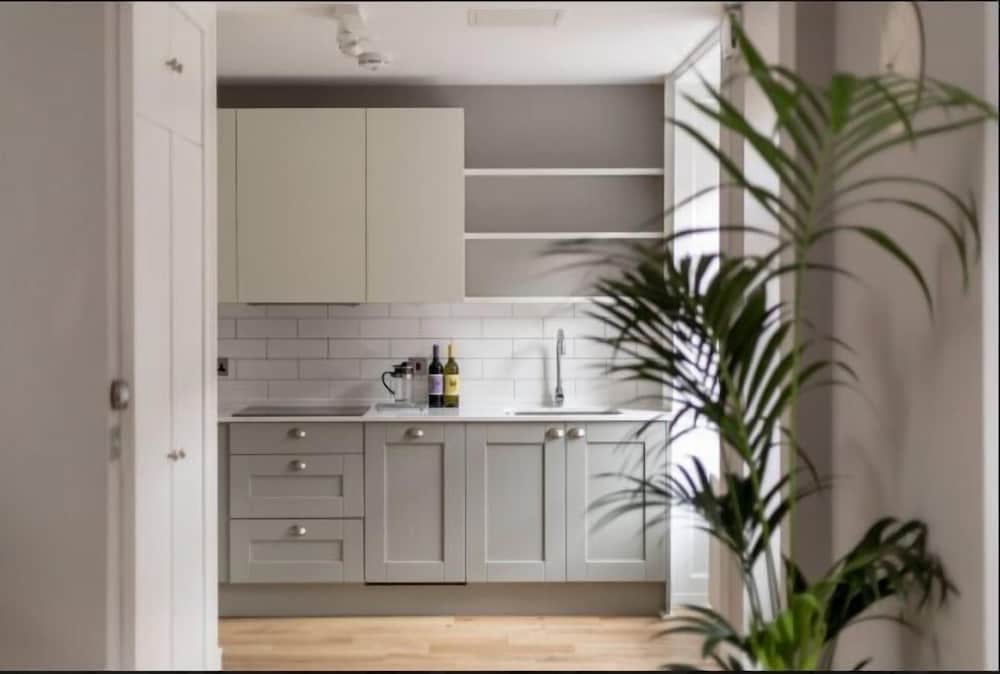 JOIVY Luxury Georgian City Centre Apartment (Sleeps 6) view 5