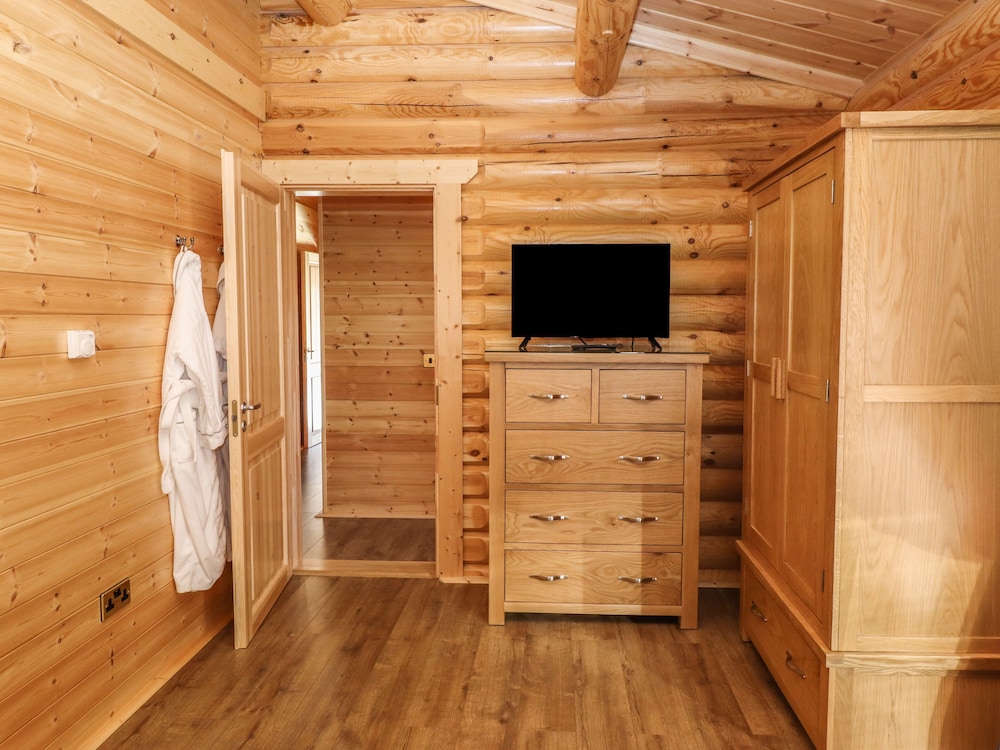 Holly Lodge
