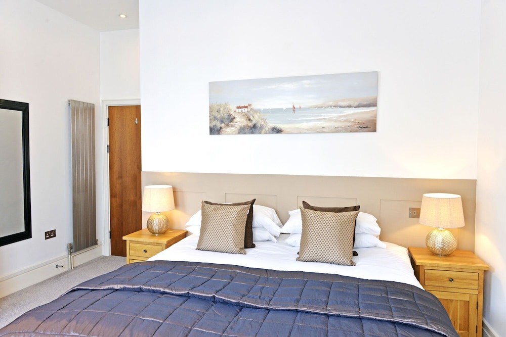 Gresham House 1-bed - main view