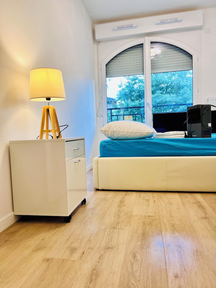 156 Av. Pasteur b1 view 2