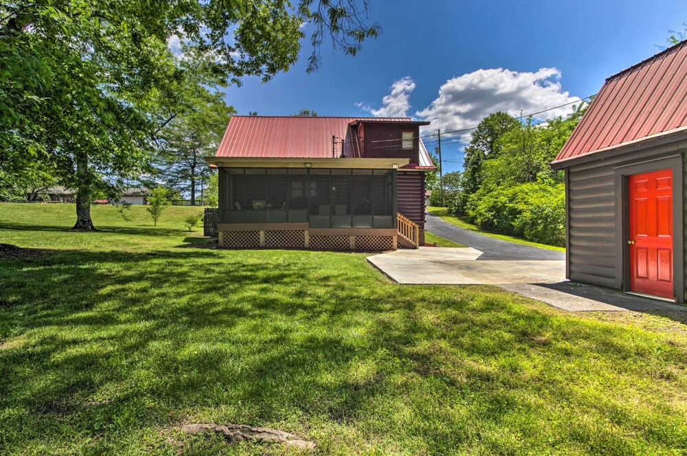 Rustic Cabin w/ Screened Deck: 8 Mi to Dollywood view 5