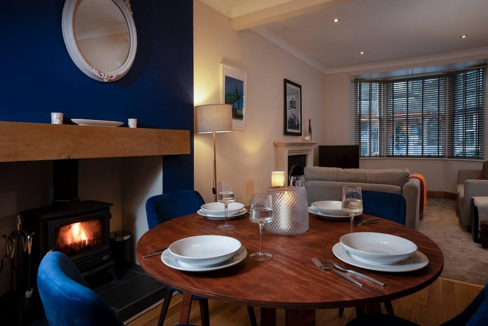 2BR - 1 5BA - Town Centre - Parking - Ambleside view 4