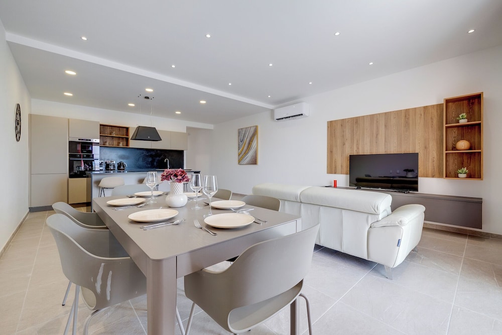 Elegant Sliema Penthouse, Panoramic Terrace