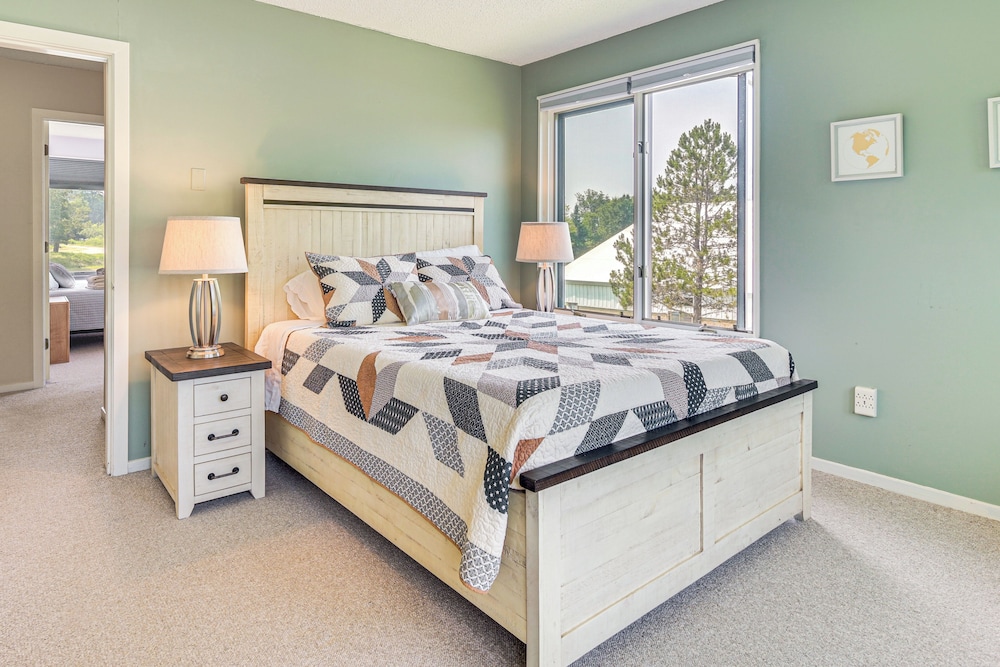 Walk to Bolton Valley Resort: Condo w/ Mtn Views!