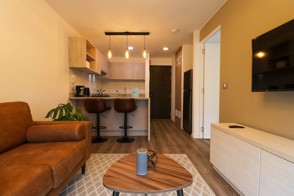 w Radiant 1BR With Modern Balcony in San Isidro