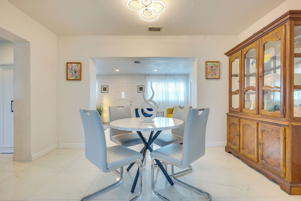 2 Mi to Hard Rock Stadium: Home w/ Spacious Yard