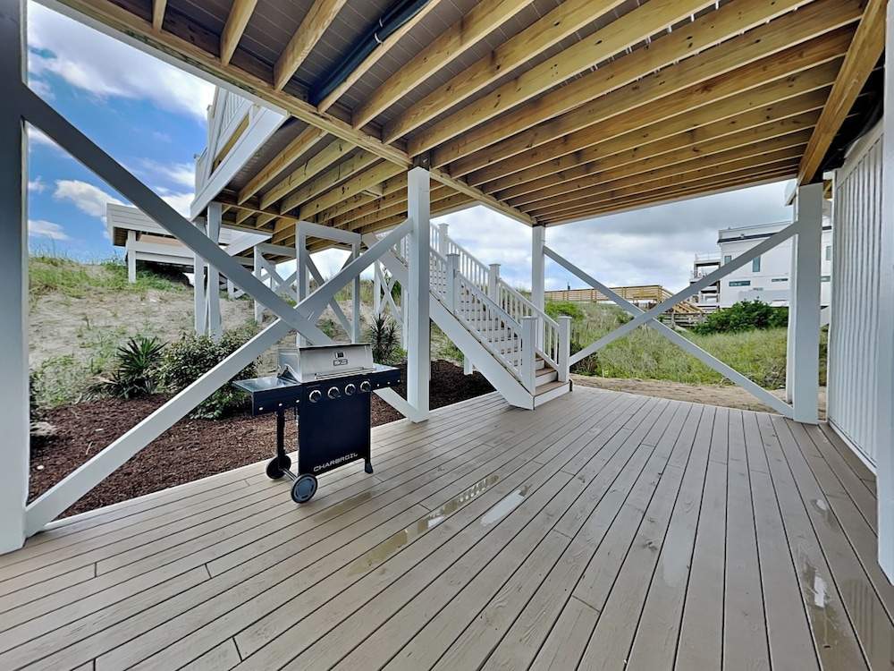Turtle Paradise by Topsail Realty