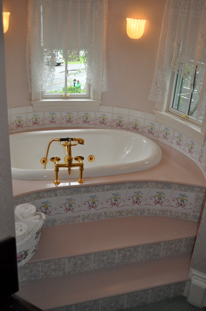 Bar Harbor Vacations - Stone Throw Cottage - Property Image 11