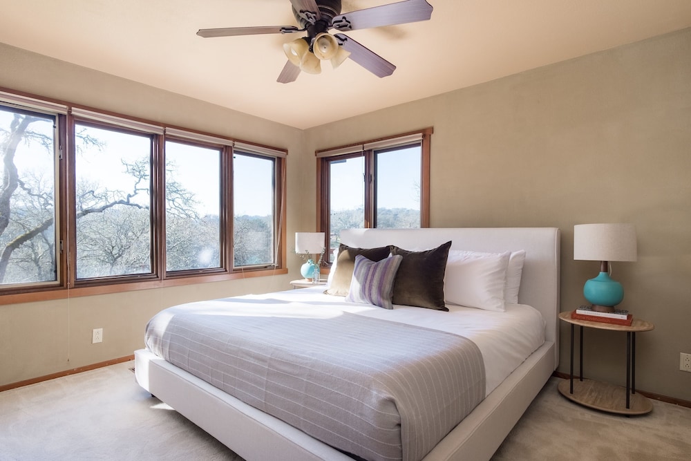 Gable by Avantstay Beautiful 3 5 Acre Oasis w Gorgeous Views Pool Hot Tub