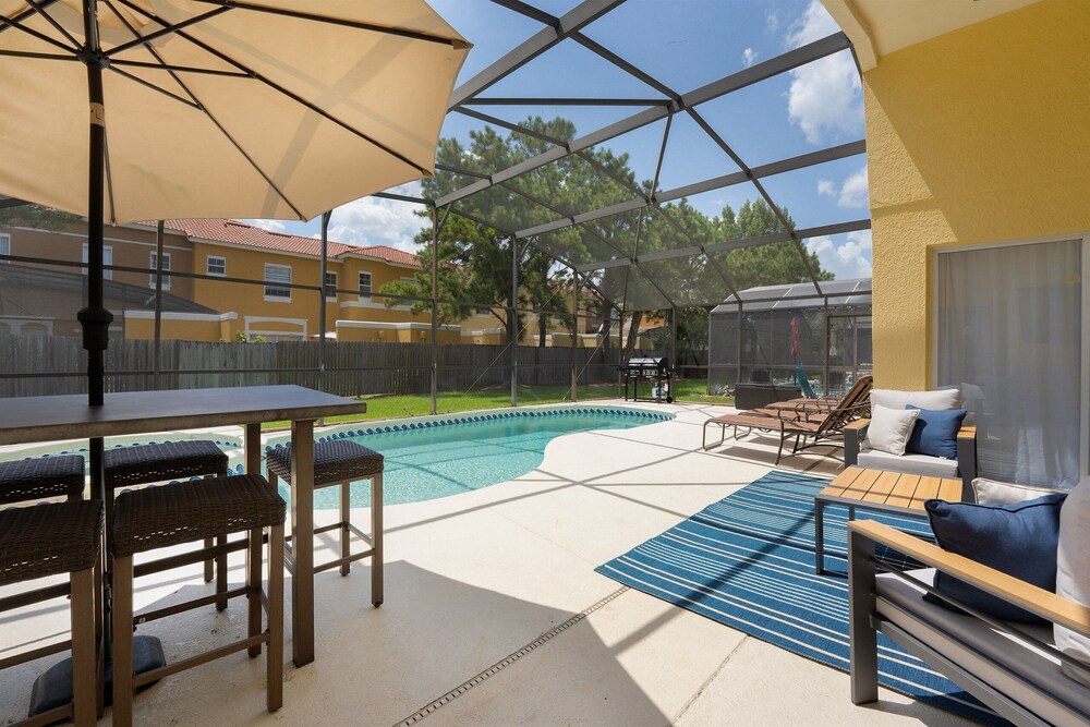 Carpet-free 4BR w/ Pool, 2 Master Bds, Near Disney