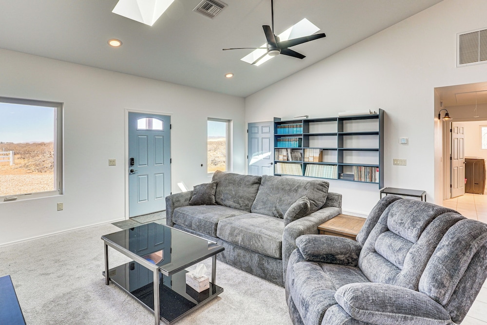 Stargazer's Delight: Mtn-view Pearce Home w/ Deck!