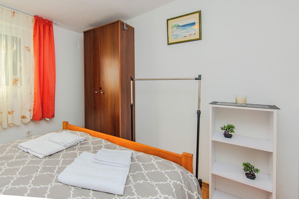 Apartments Ladika
