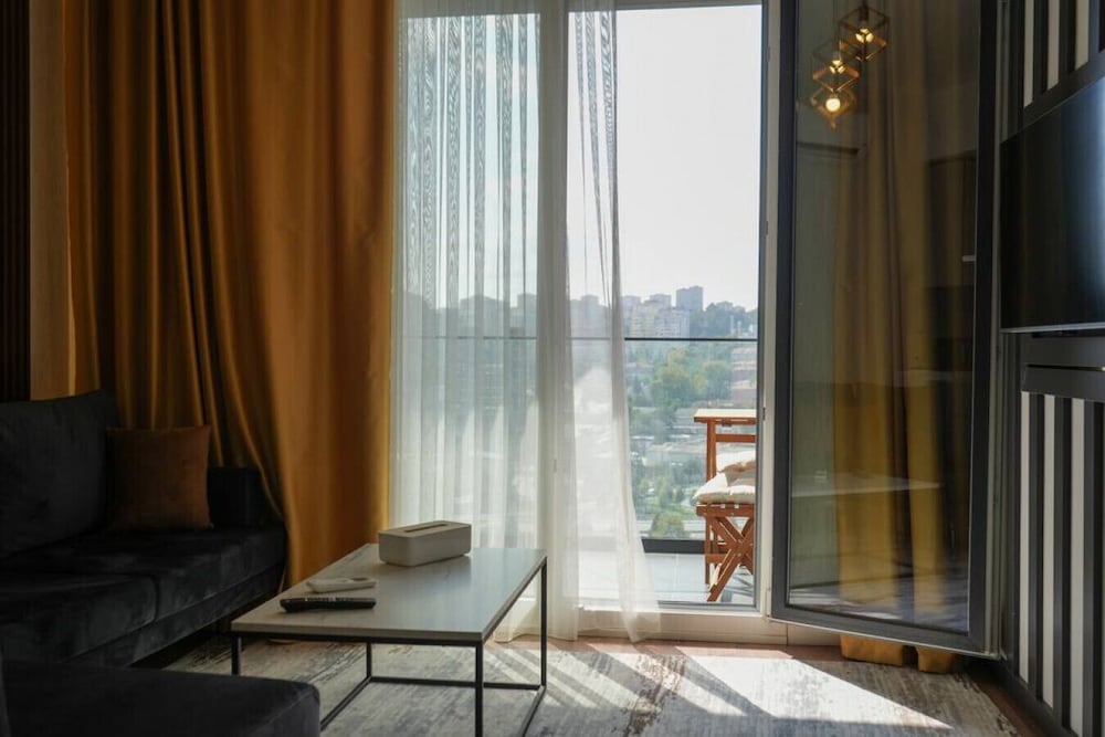 Lovely 1 1 Apartment w Terrace Near Mail of IST