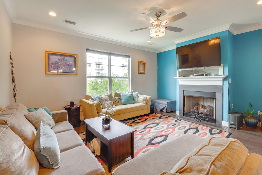 Walk to Ocean: Group Getaway in Virginia Beach!