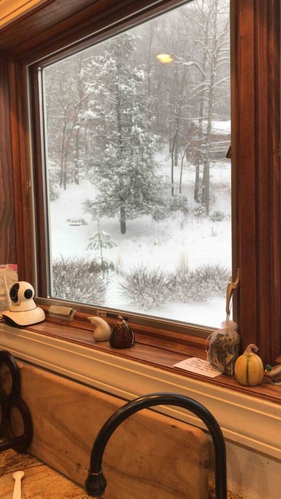 Spectacular 4BR Mountain Home Sleeps 12