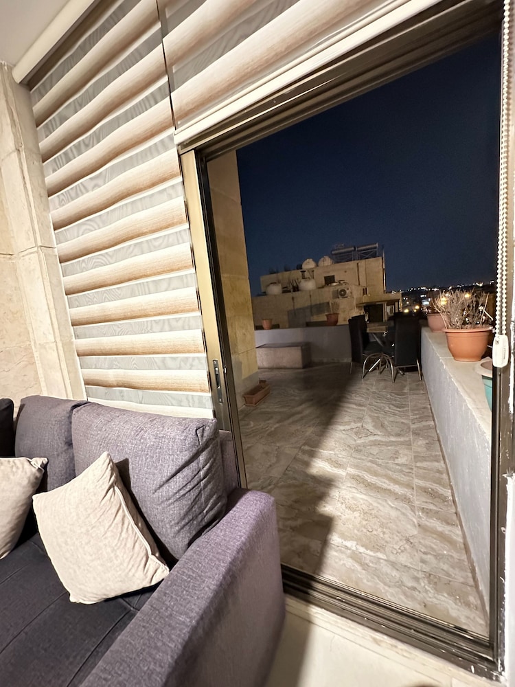 Charming Amman Apartment With Electric Heating & Pool Access