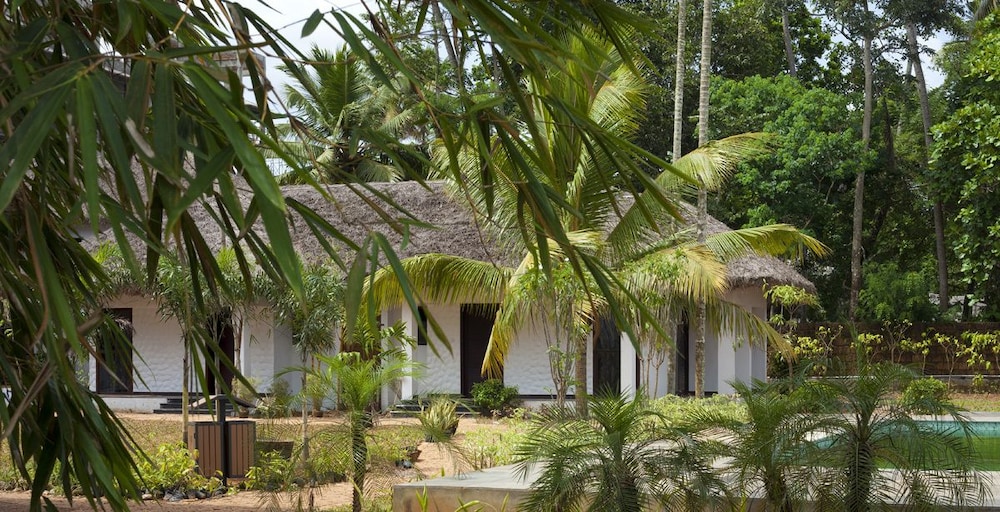 Deshadan Backwater Resort