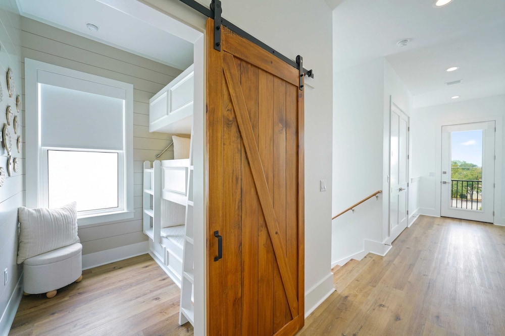 Sleeps 39 2 Luxe Homes w/ Free Golf Cart, Private Pool+spa 3 Blocks to Beach