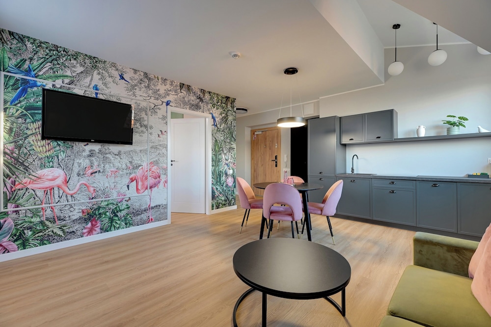 Waterlane Vintage Fitness & Gym by Downtown Apartments
