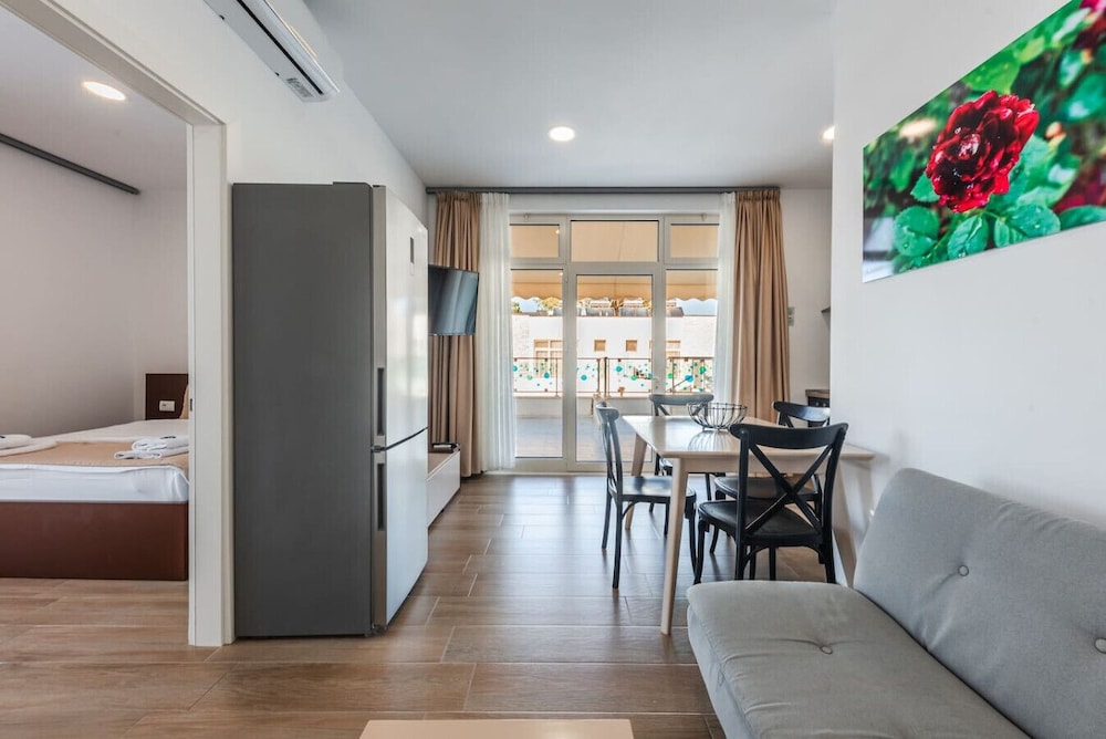 Seaview Haven - Trendafili
