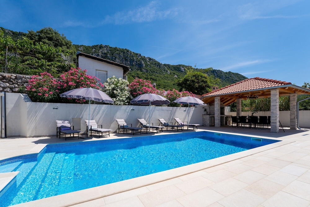 Pool House Edita view 4