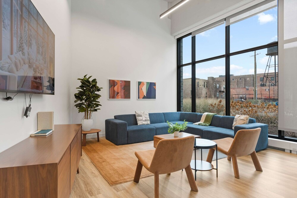 Concert Stay New 4BR Apt by Salt Shed