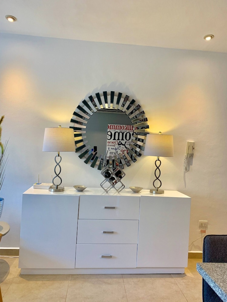 Sleeps 4-6-amazing 2 Bedroom Ph With Bbq & Jacuzzi