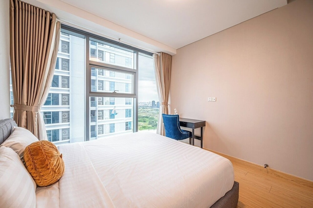 Luxury Sunwah Apartment near Landmark 81 - City View