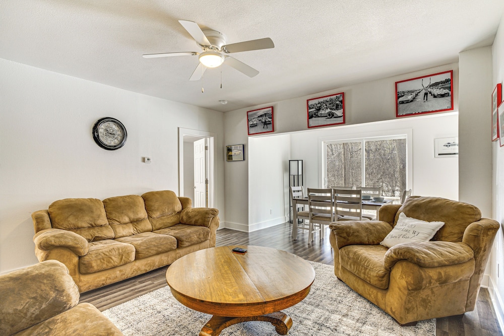 2 Mi to Road America: Pet-friendly Duplex!