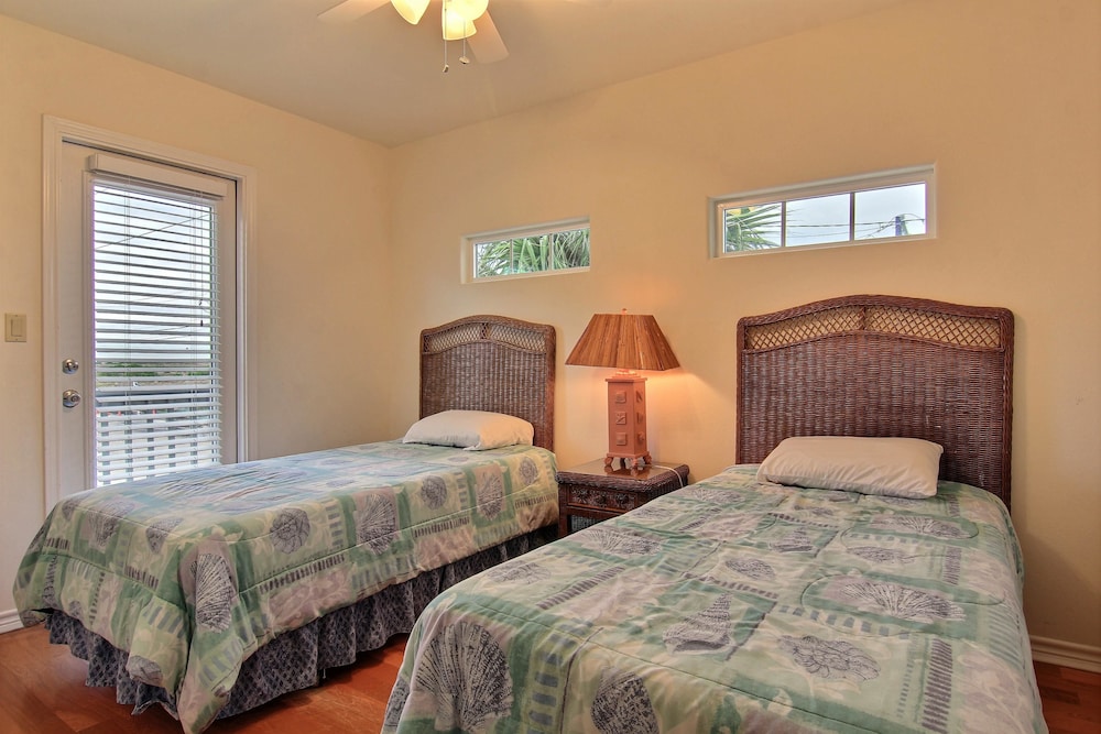Maria s Beach Getaway GSC1