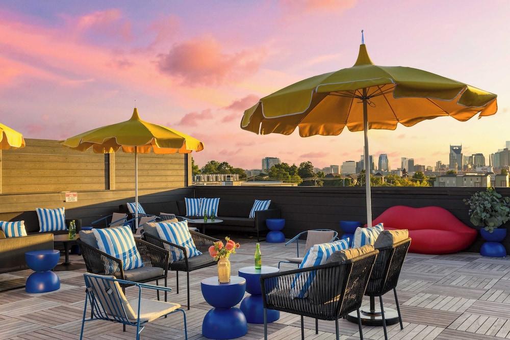 916 Main 12 Unit Buyout - 30bdrs Prvt Two Floors