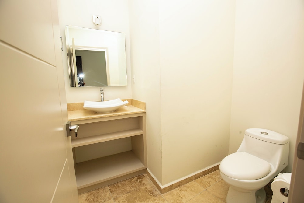 Elegant Condo at Playa Brujas
