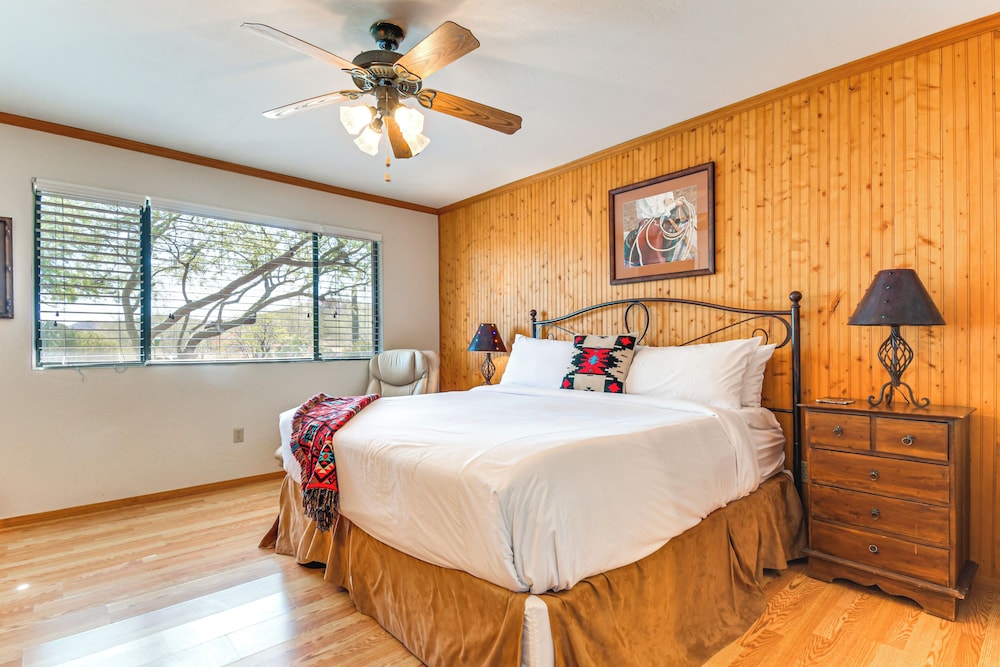 'full Circle Ranch' w/ Pool & Views in Cave Creek