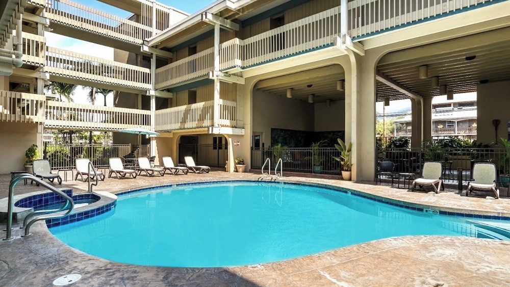 Stunning Top Floor Ocean Front Condo AC & Wifi