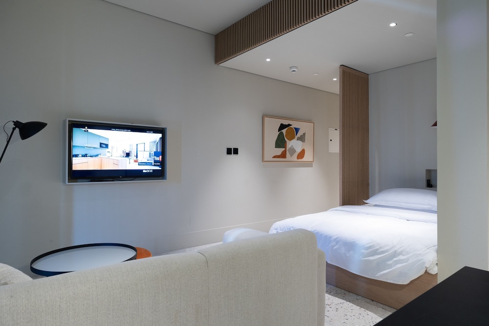 Modern Studio at Upside Living With Burj Views - Business Travelers