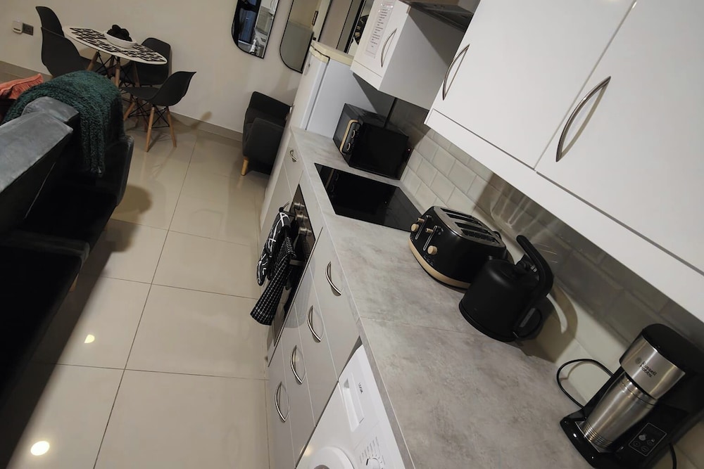 Leeds 3 Bed En-suites Apartment Retreat- Sleeps 9