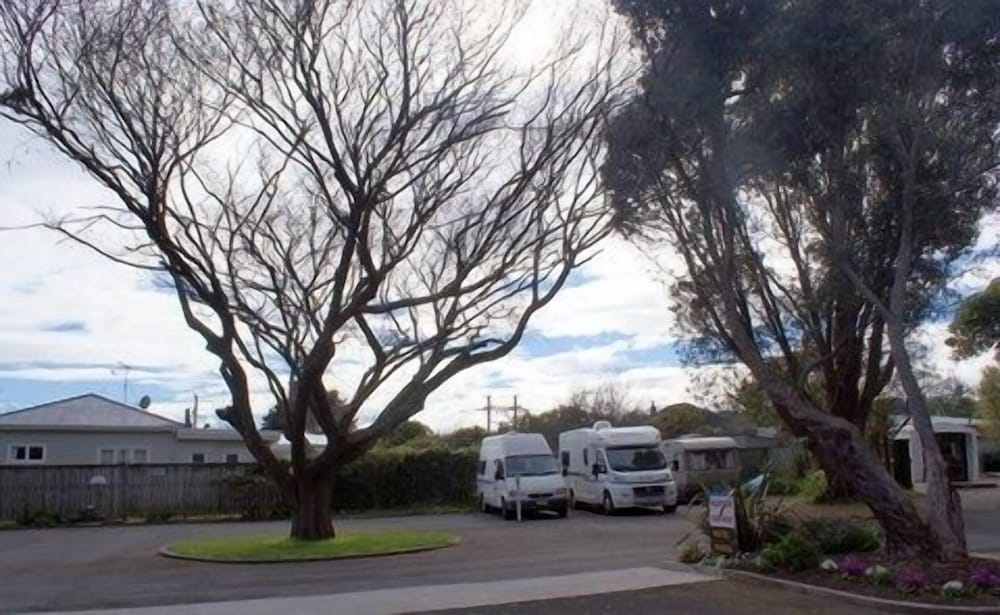 Cottage Park Motor Lodge and Conference Centre