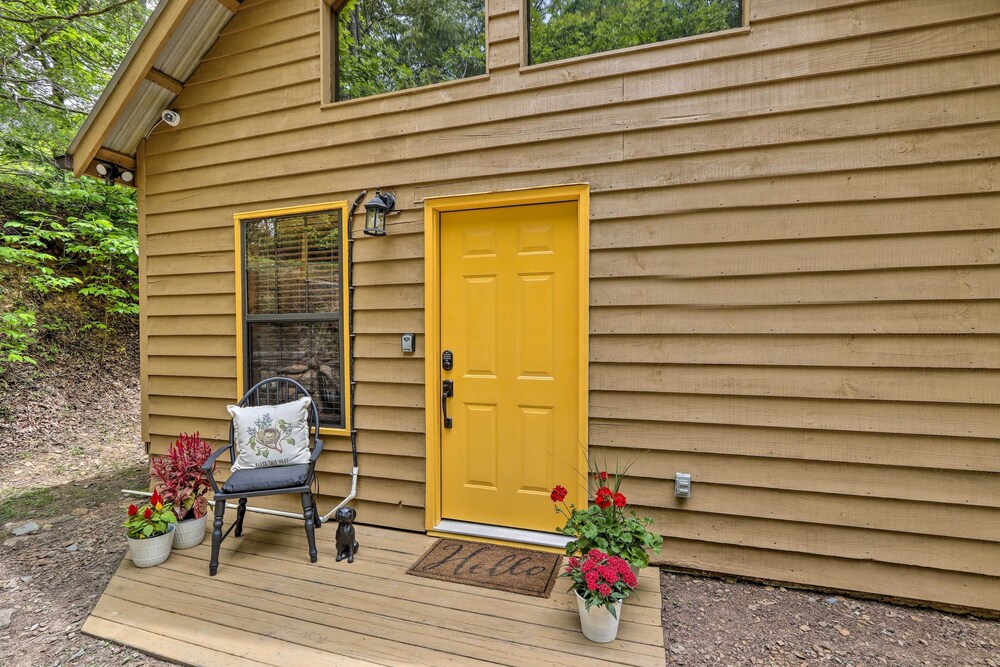'bumblebee Cottage' Murphy Retreat w/ Hot Tub view 4