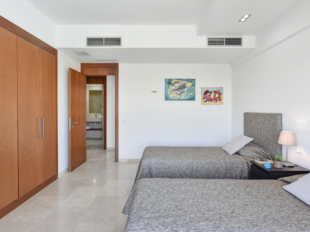 Villa With Private Pool in the Golf Resort