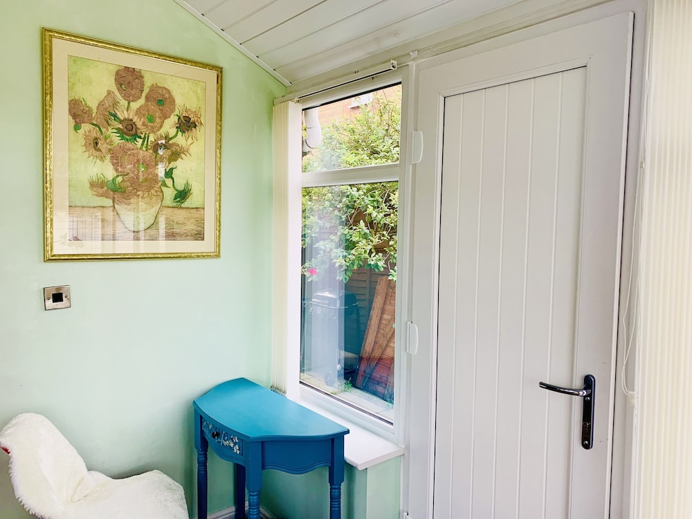 Lovely 2-bed House in Bramley With Field View view 3