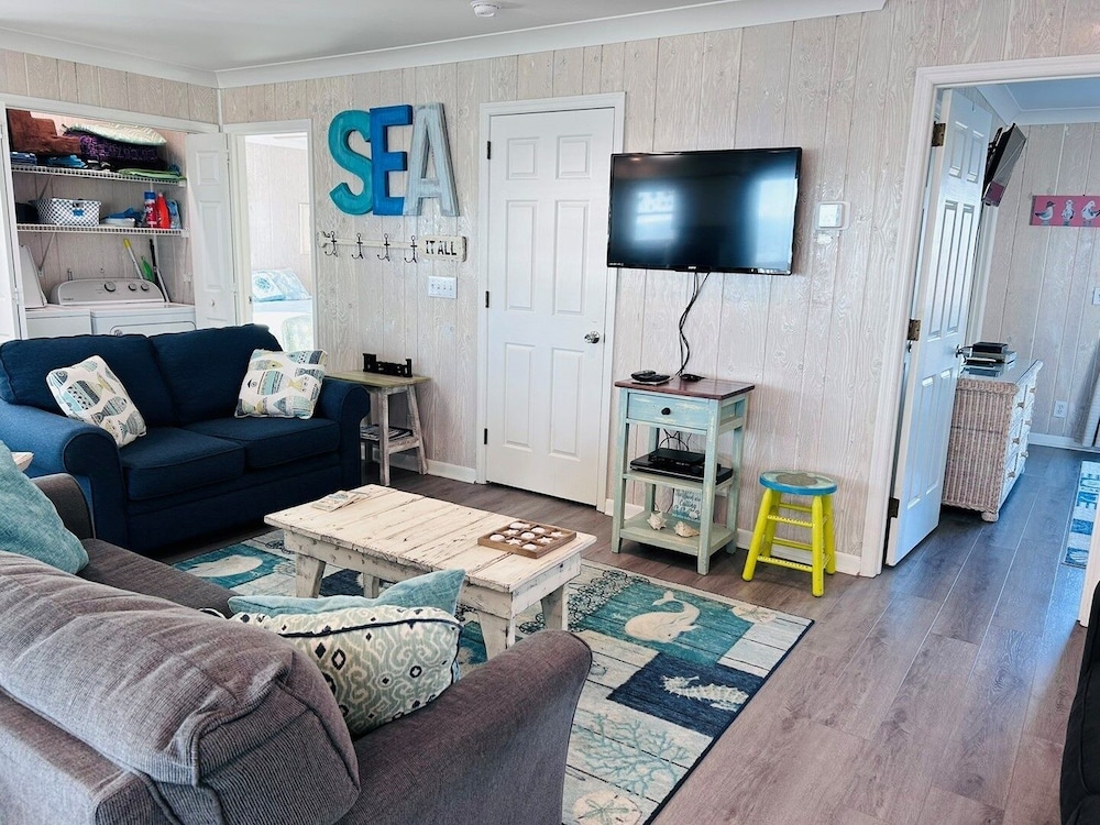 Sea It All 2 Bedroom Home by RedAwning