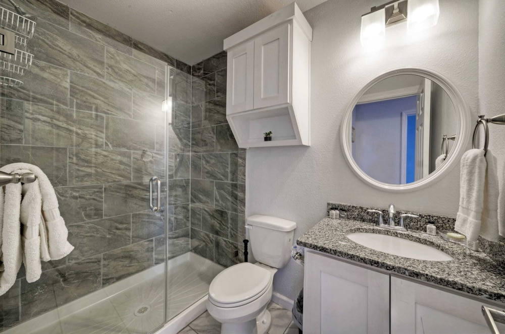 Sleeps 31 2 Homes w/ Boat Dock + Waterfront Pool Laguna Village Getaway