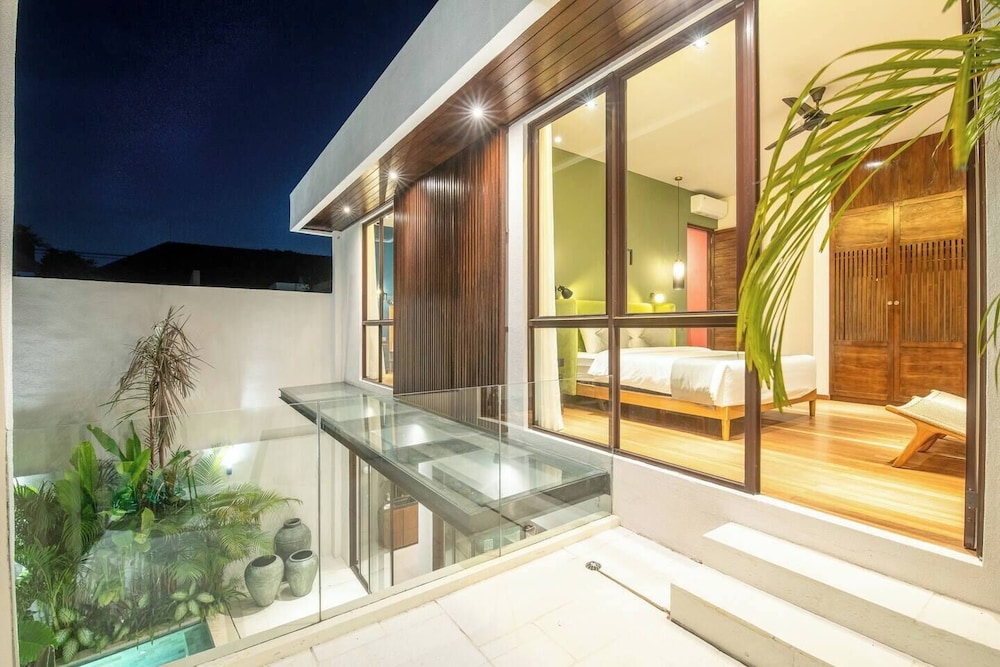Modern 3BR Villa Enclosed Living